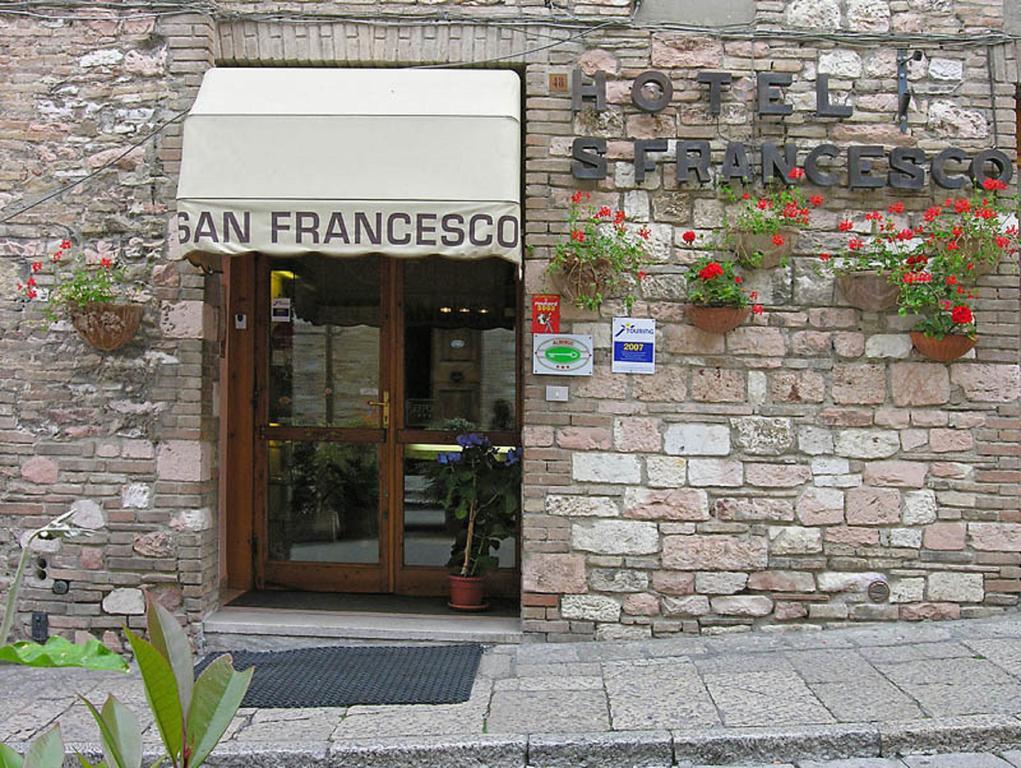 Hotel San Francesco Ассизи Экстерьер фото