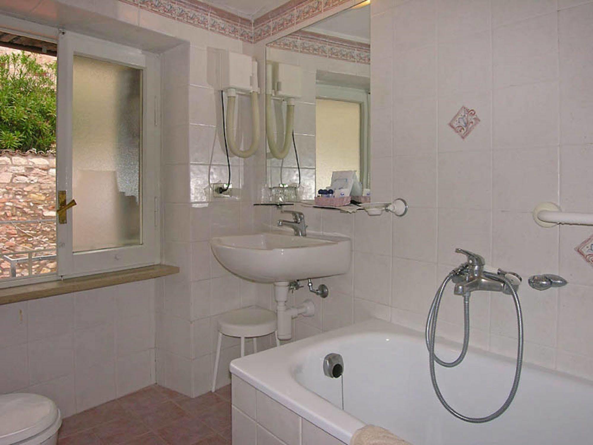 Hotel San Francesco Ассизи Экстерьер фото